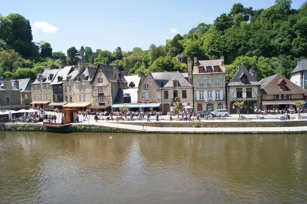 Au Fil De L'eau - Le Bord De Rance Apartment